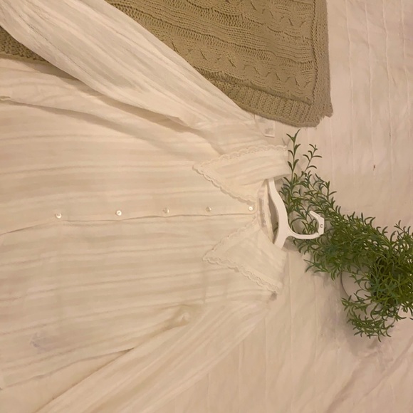 Zara Tops - Zara white/creme top blouse